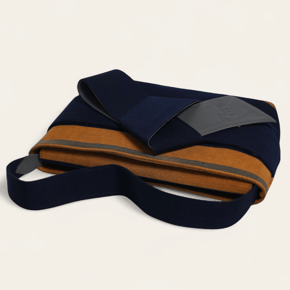 BagTaeSisi Oge Clutch